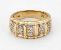 A 14CT GOLD DIAMOND RING