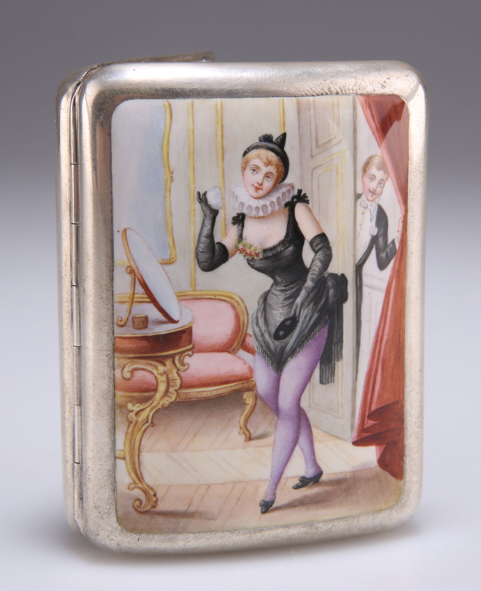 AN EARLY 20TH CENTURY CONTINENTAL SILVER AND ENAMEL CIGARETTE CASE