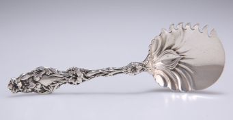 AN AMERICAN STERLING SILVER LILY PATTERN CUCUMBER SERVER