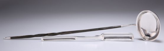 AN EARLY VICTORIAN SILVER DOUBLE MARROW SCOOP