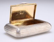 A GEORGE III SILVER SNUFF BOX