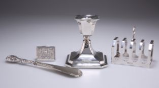 A GROUP OF FOUR ASSORTED SILVER PIECES