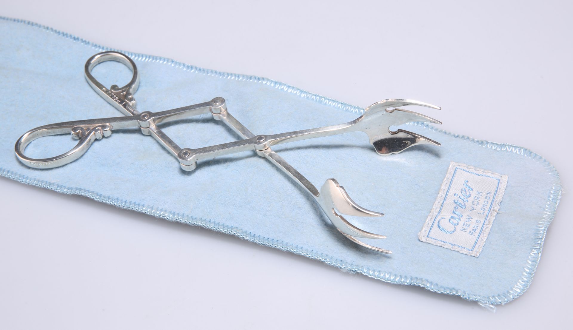 A PAIR OF CARTIER STERLING SILVER ICE TONGS - Bild 4 aus 4