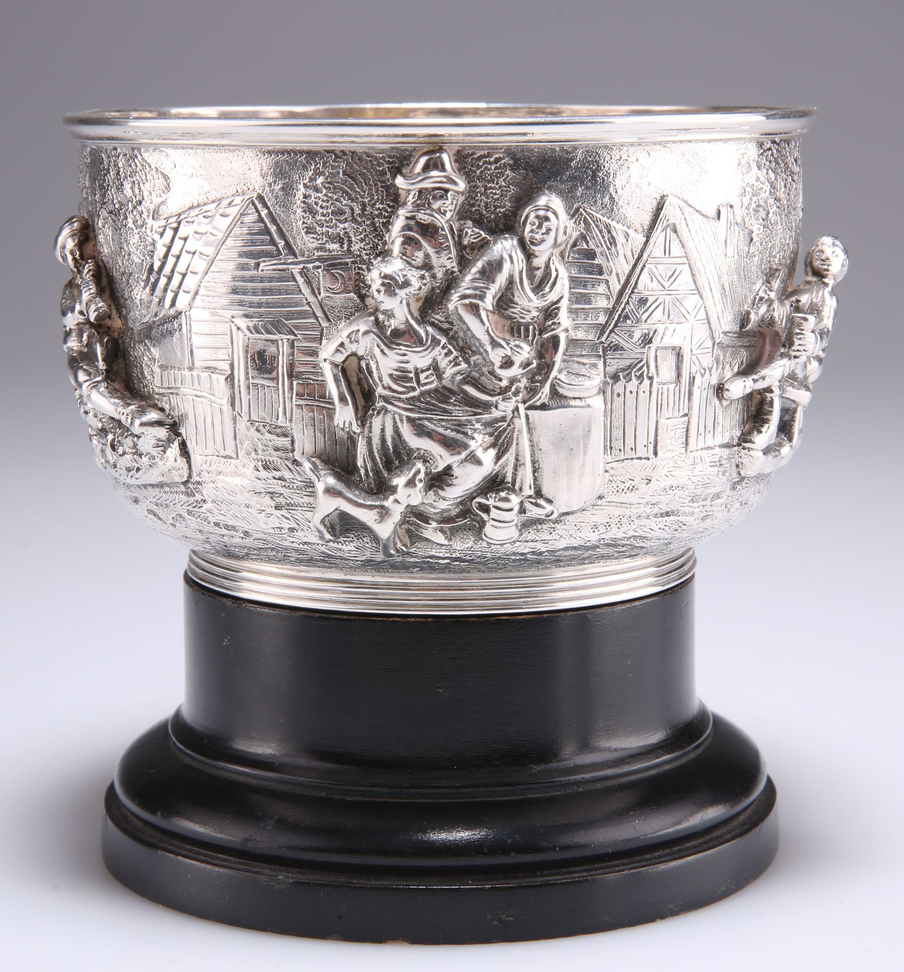 ROYAL INTEREST: A VICTORIAN SILVER ROYAL PRESENTATION BOWL - Image 2 of 5