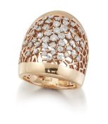 AN 18CT GOLD DIAMOND DRESS RING