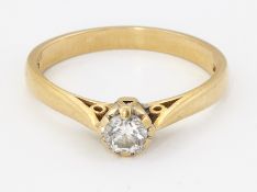 AN 18CT GOLD SOLITAIRE DIAMOND RING