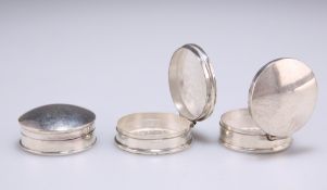 A SET OF THREE ELIZABETH II SILVER PILL BOXES