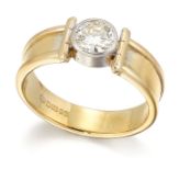 AN 18CT GOLD SOLITAIRE DIAMOND RING