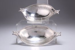 A PAIR OF GEORGE V SILVER BON BON DISHES