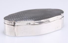 A GEORGE V SILVER SNUFF BOX