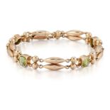 AN EDWARDIAN PERIDOT BRACELET