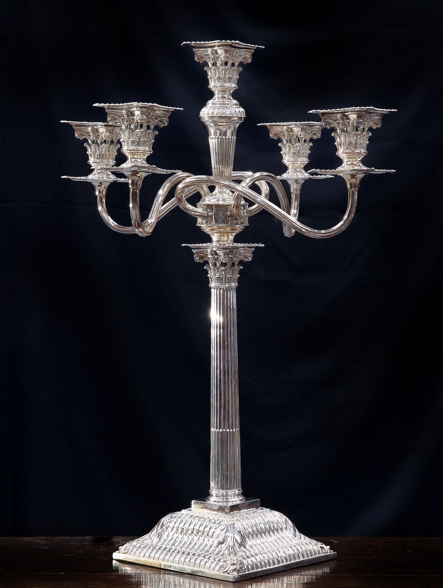 A MONUMENTAL VICTORIAN SILVER CANDELABRUM - Bild 8 aus 9