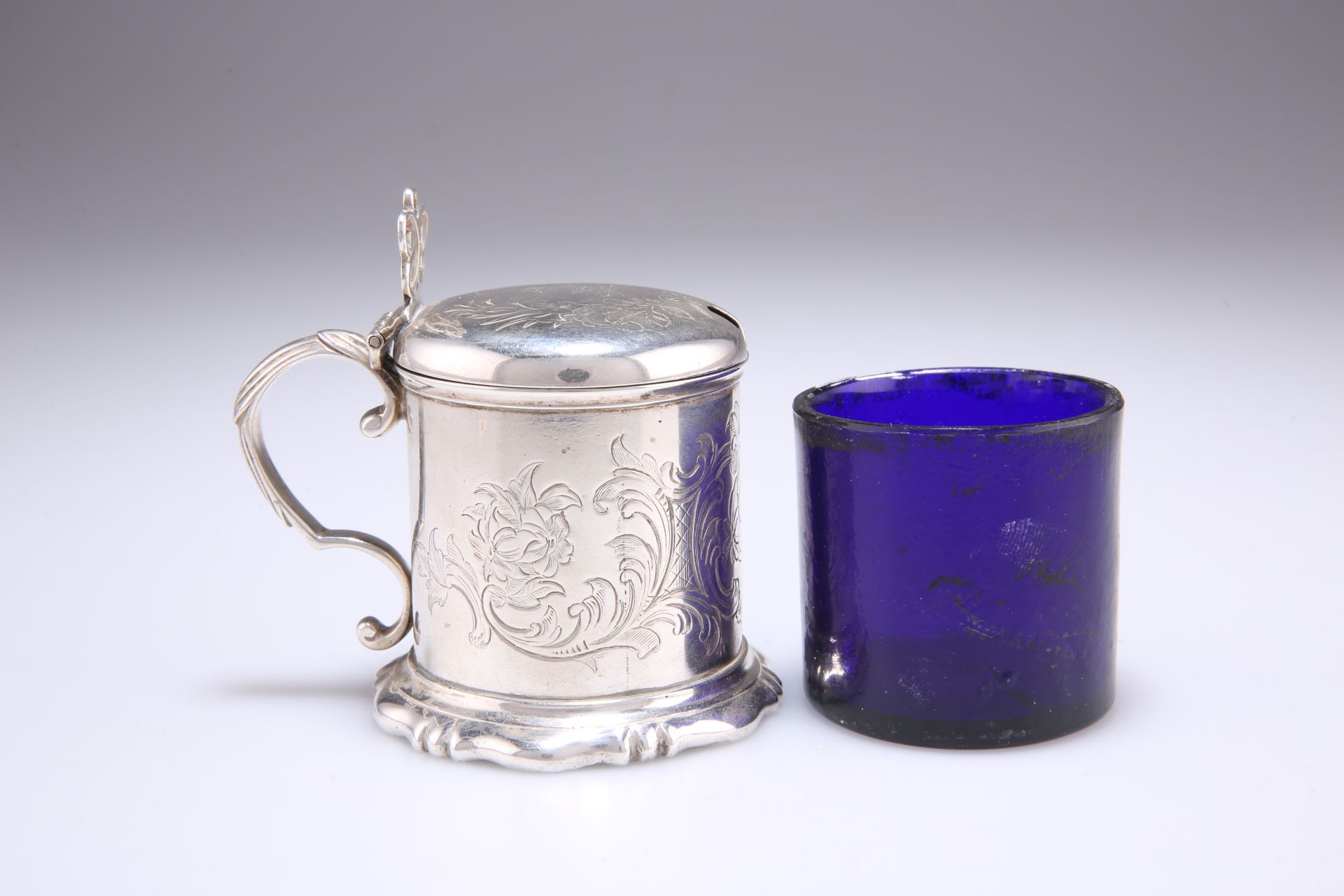 A VICTORIAN SILVER MUSTARD POT - Image 3 of 3