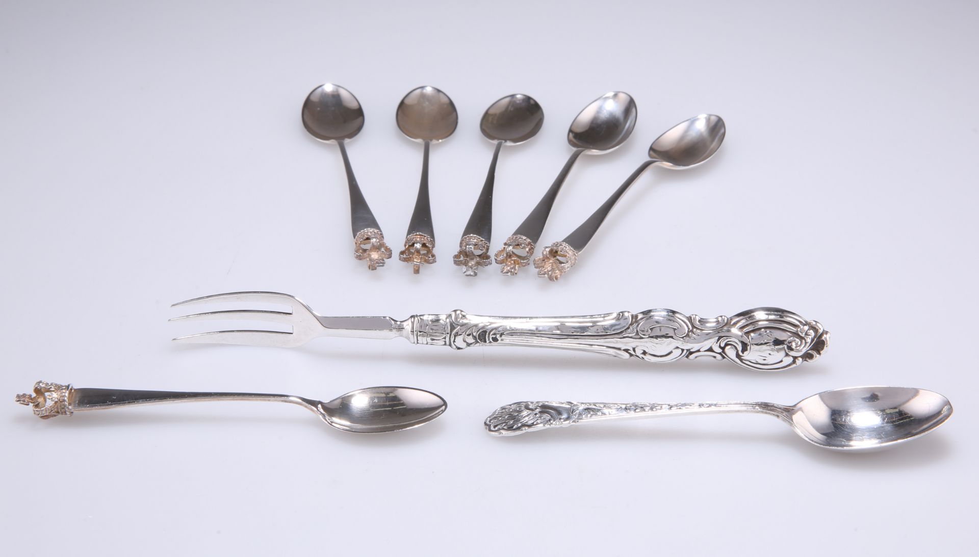 ASSORTED SILVER COFFEE AND TEASPOONS, AND A PICKLE FORK