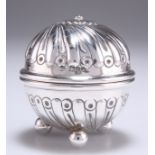 AN EDWARDIAN SILVER THREAD HOLDER