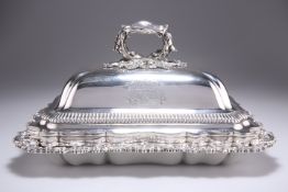 A FINE REGENCY SILVER ENTREE DISH AND COVER