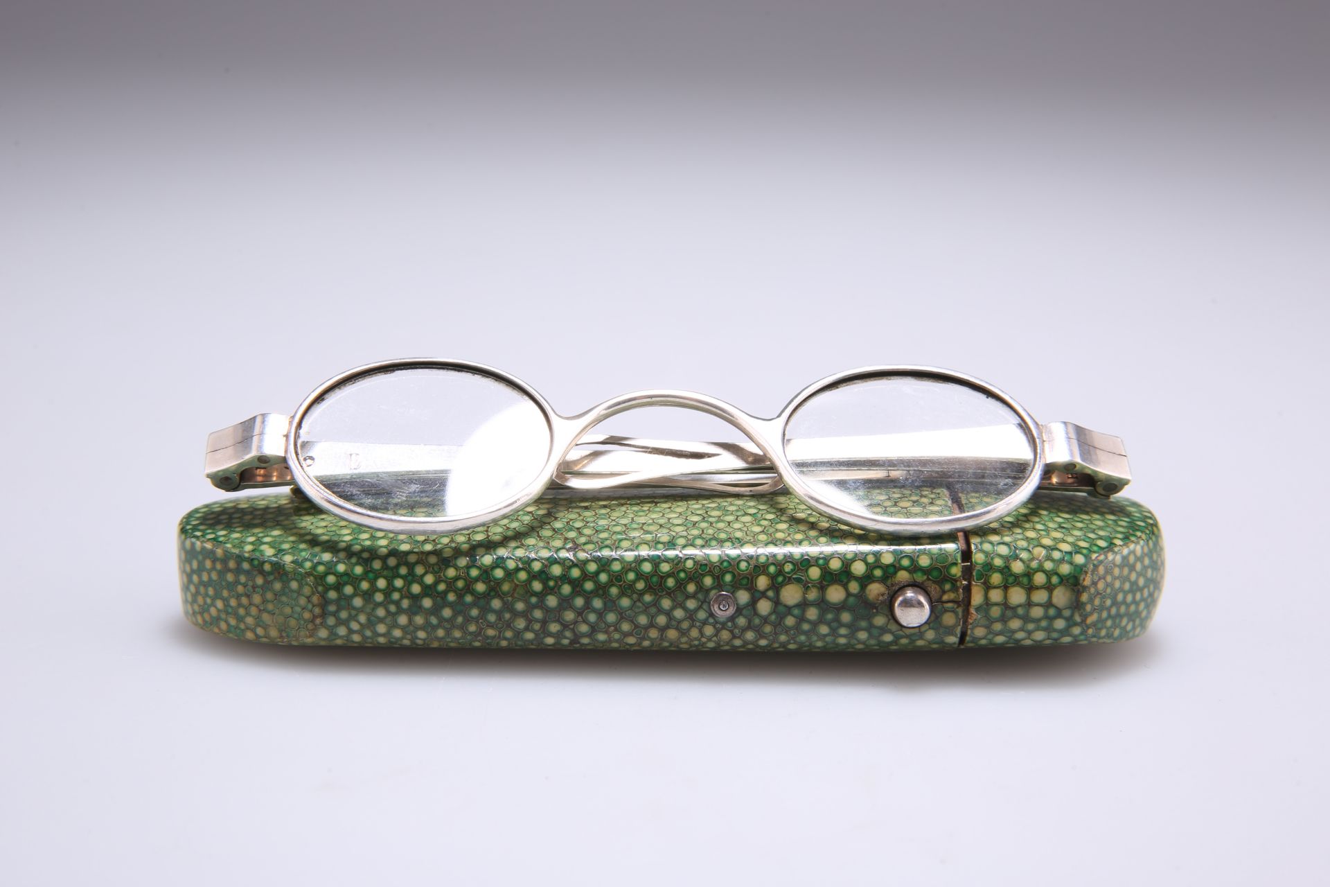 A PAIR OF GEORGIAN SILVER SPECTACLES