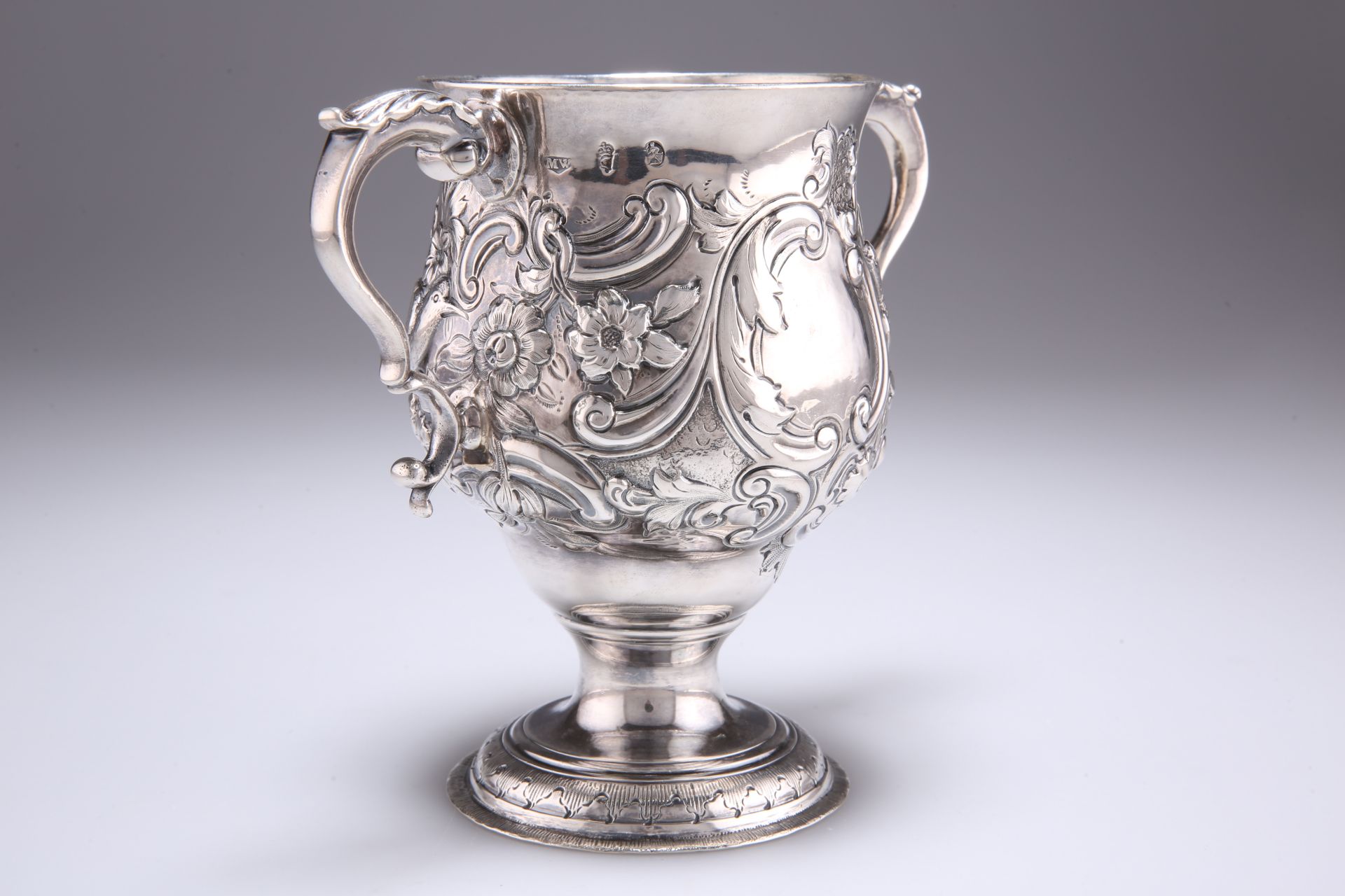 A GEORGE III IRISH SILVER TWO-HANDLED CUP - Image 2 of 3