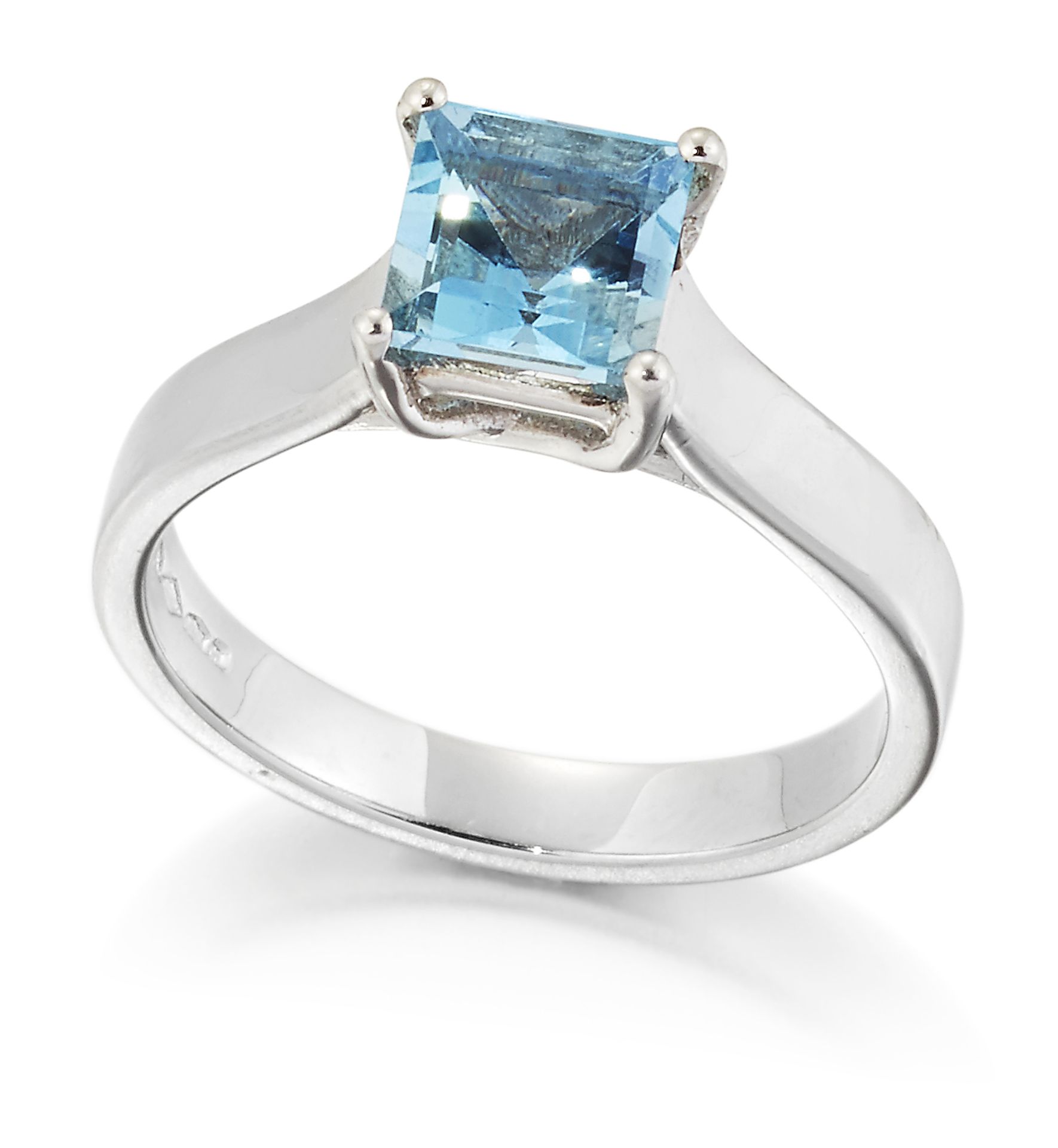 AN 18CT WHITE GOLD SOLITAIRE AQUAMARINE RING