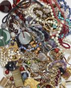 A LARGE QUANTITY OF COSTUME JEWELLERY