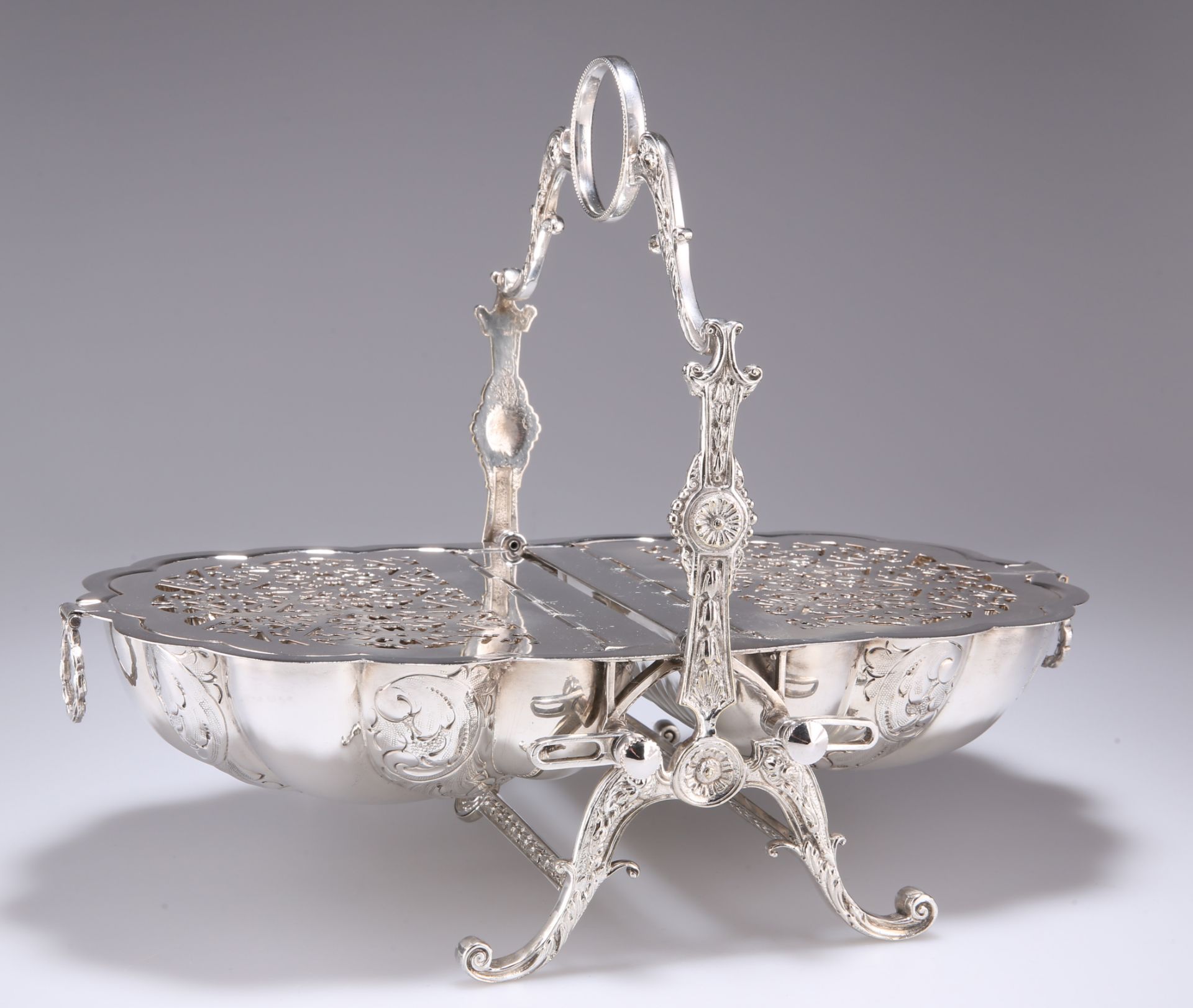 A VICTORIAN SILVER-PLATED MUFFIN DISH - Image 3 of 3