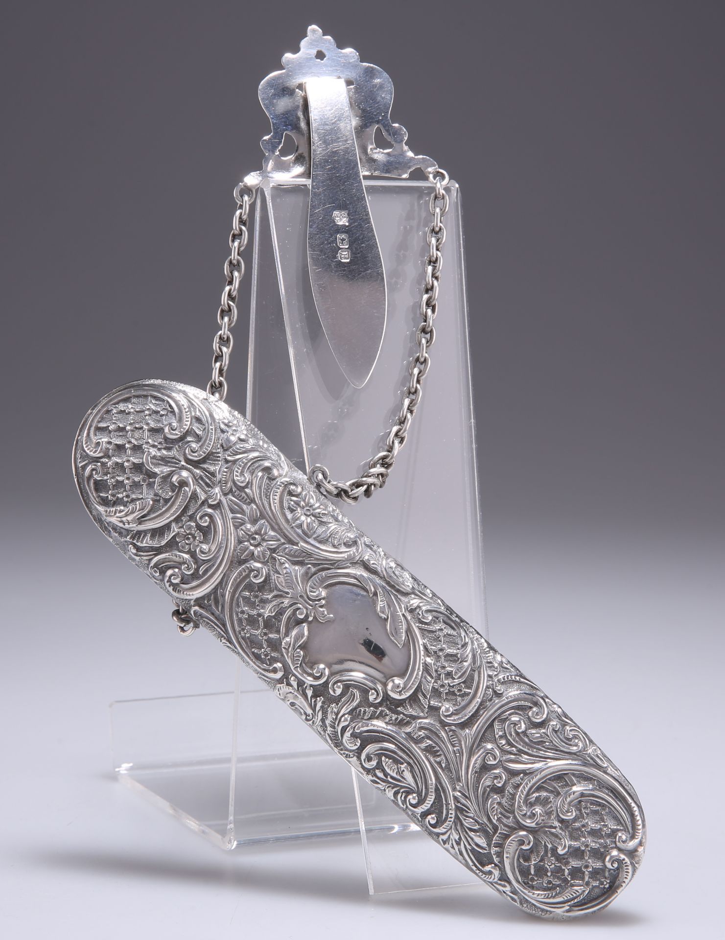 A LATE VICTORIAN SILVER CHATELAINE SPECTACLES CASE - Image 2 of 3