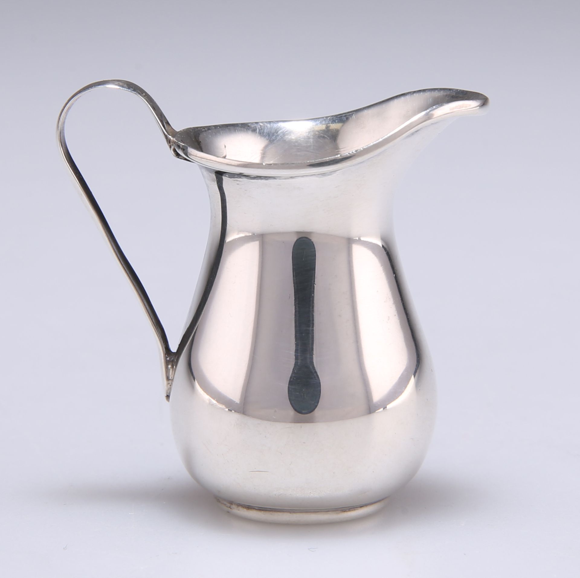 AN EDWARDIAN SILVER MINIATURE CREAM JUG