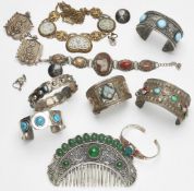 A GROUP OF MIDDLE EASTERN, ORIENTAL AND OTHER JEWELLERY