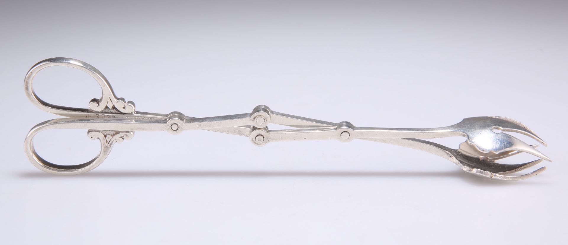 A PAIR OF CARTIER STERLING SILVER ICE TONGS - Bild 3 aus 4