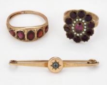 A GROUP OF JEWELLERY