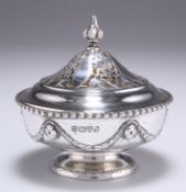 AN EDWARDIAN SILVER POT POURRI BOWL AND COVER