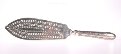 A SILVER PLATED FISH SLICE WITH PIERCED DECORATION AND BEADED HANDLE