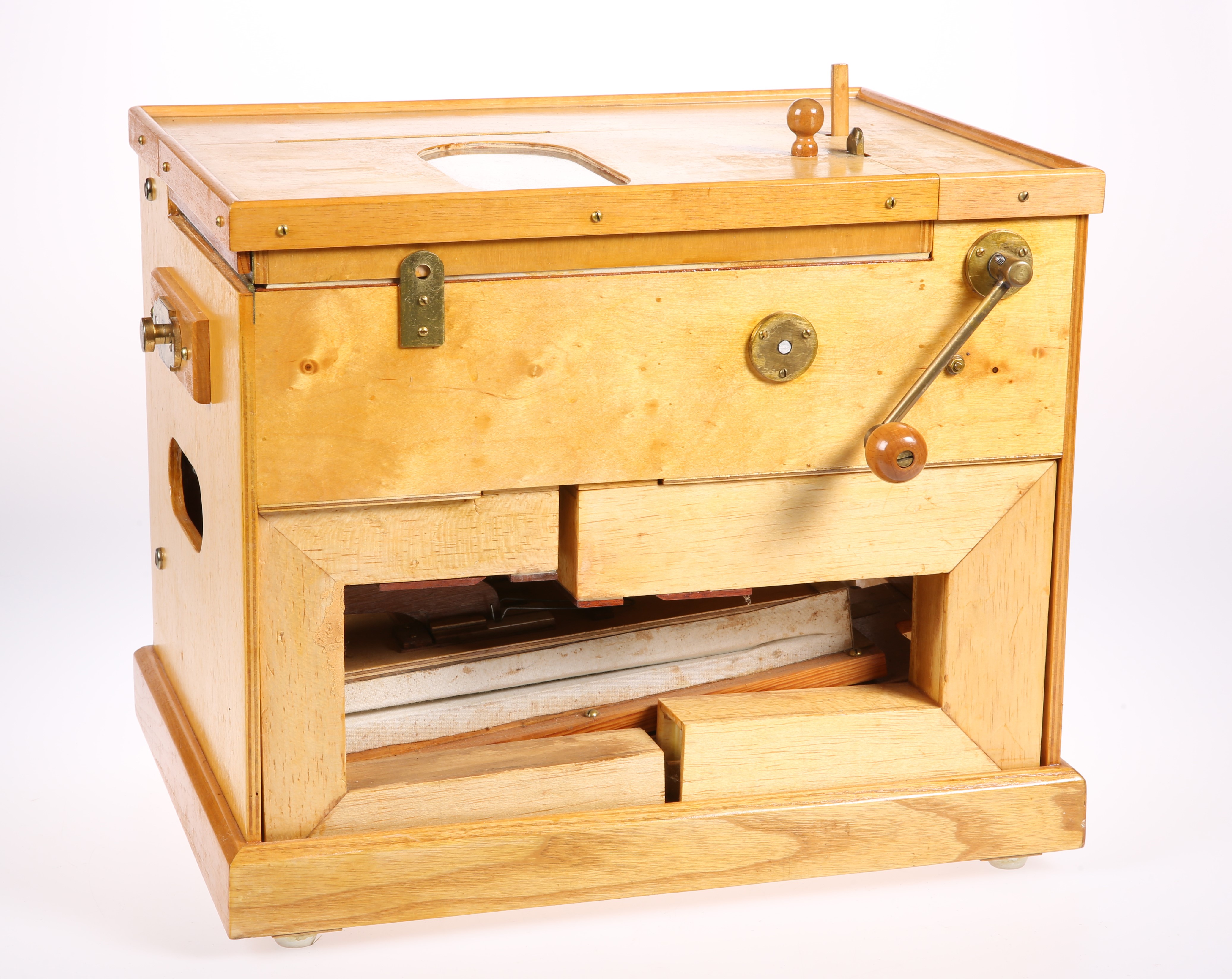 A WOODEN CASED WIND-UP PORTABLE ORGAN - Image 2 of 3