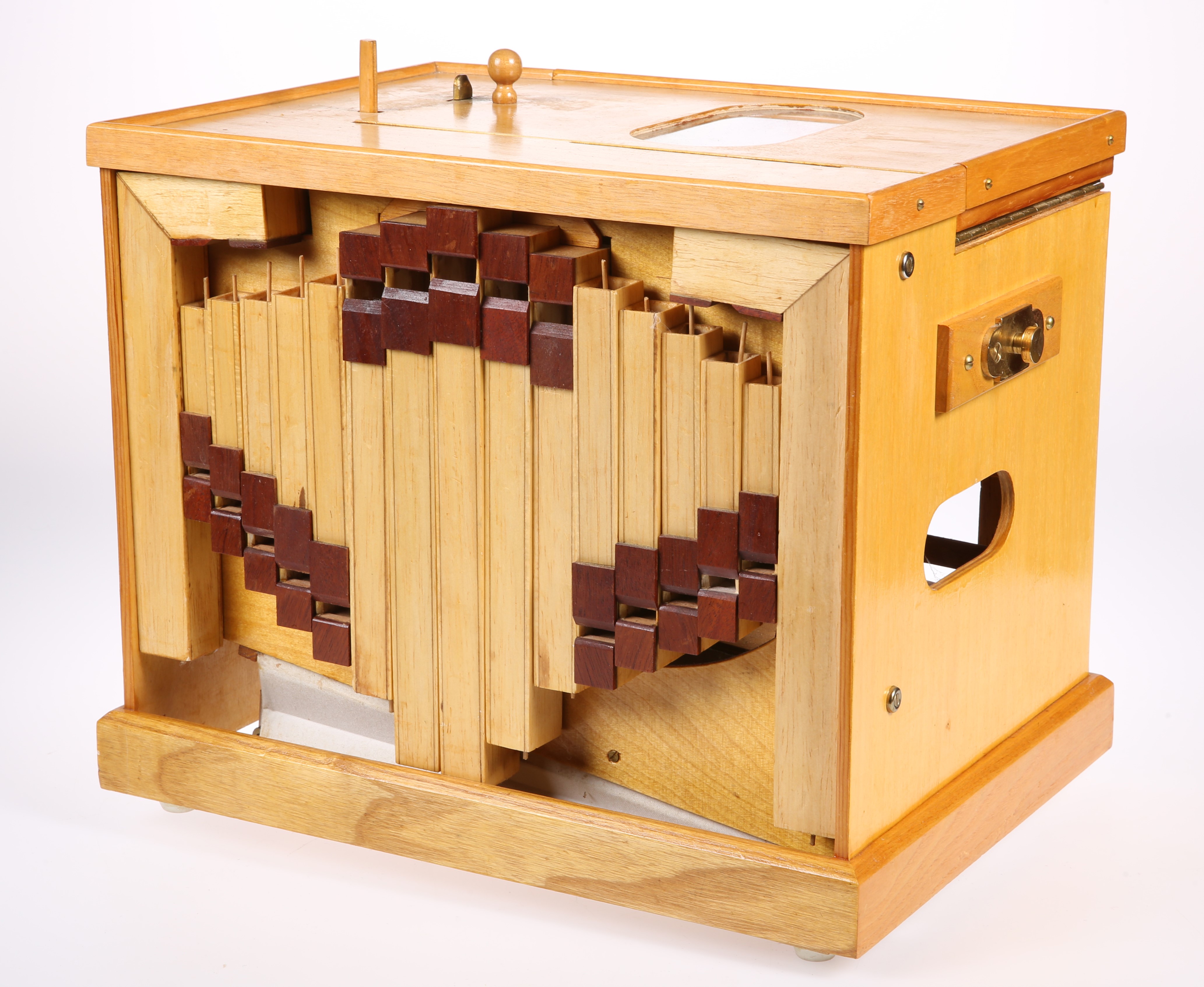 A WOODEN CASED WIND-UP PORTABLE ORGAN - Image 3 of 3