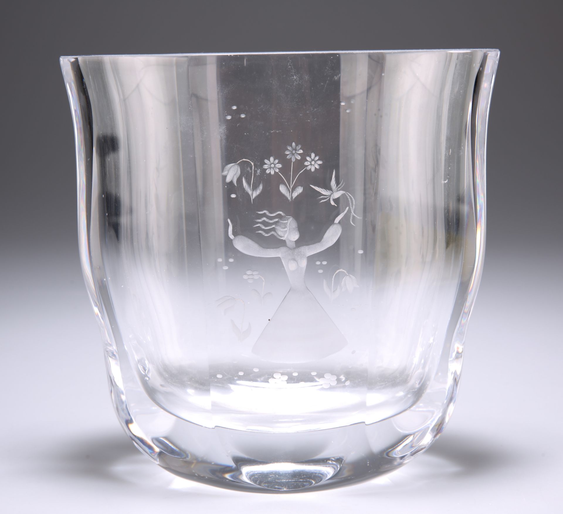 AN ORREFORS GLASS VASE, DESIGNED BY EDVIN OHRSTROM