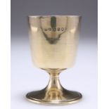 A GEORGE III SILVER GILT TRAVELLING GOBLET