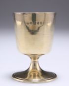 A GEORGE III SILVER GILT TRAVELLING GOBLET