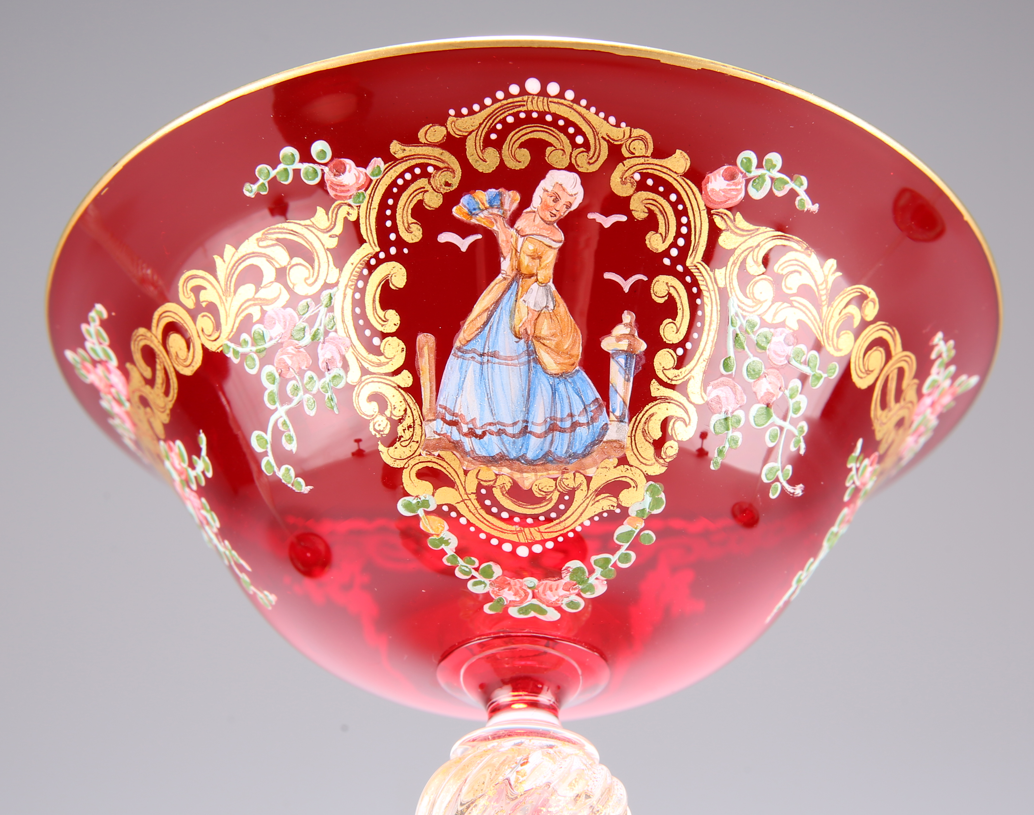 A SET OF THREE VENETIAN RUBY GLASS CHAMPAGNE COUPES - Image 4 of 6