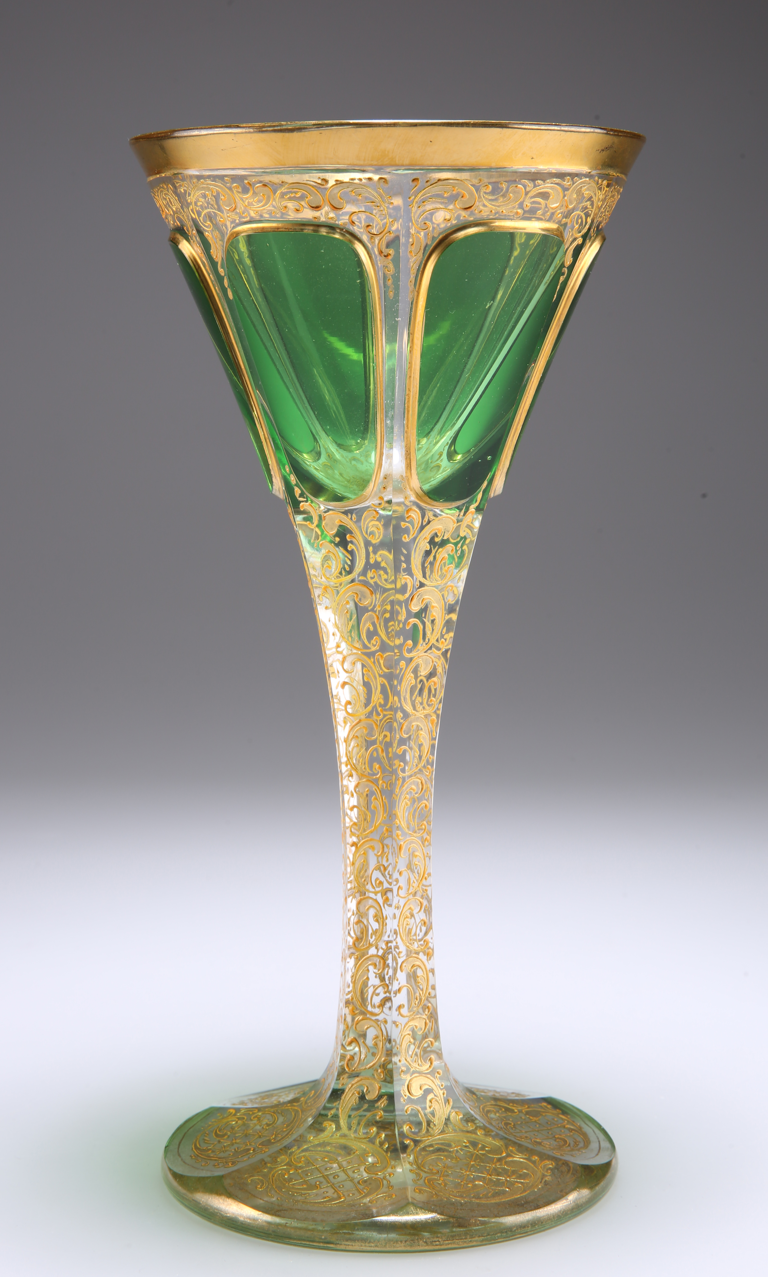 A LARGE CONTINENTAL GLASS GOBLET, CIRCA 1880 - Image 2 of 3