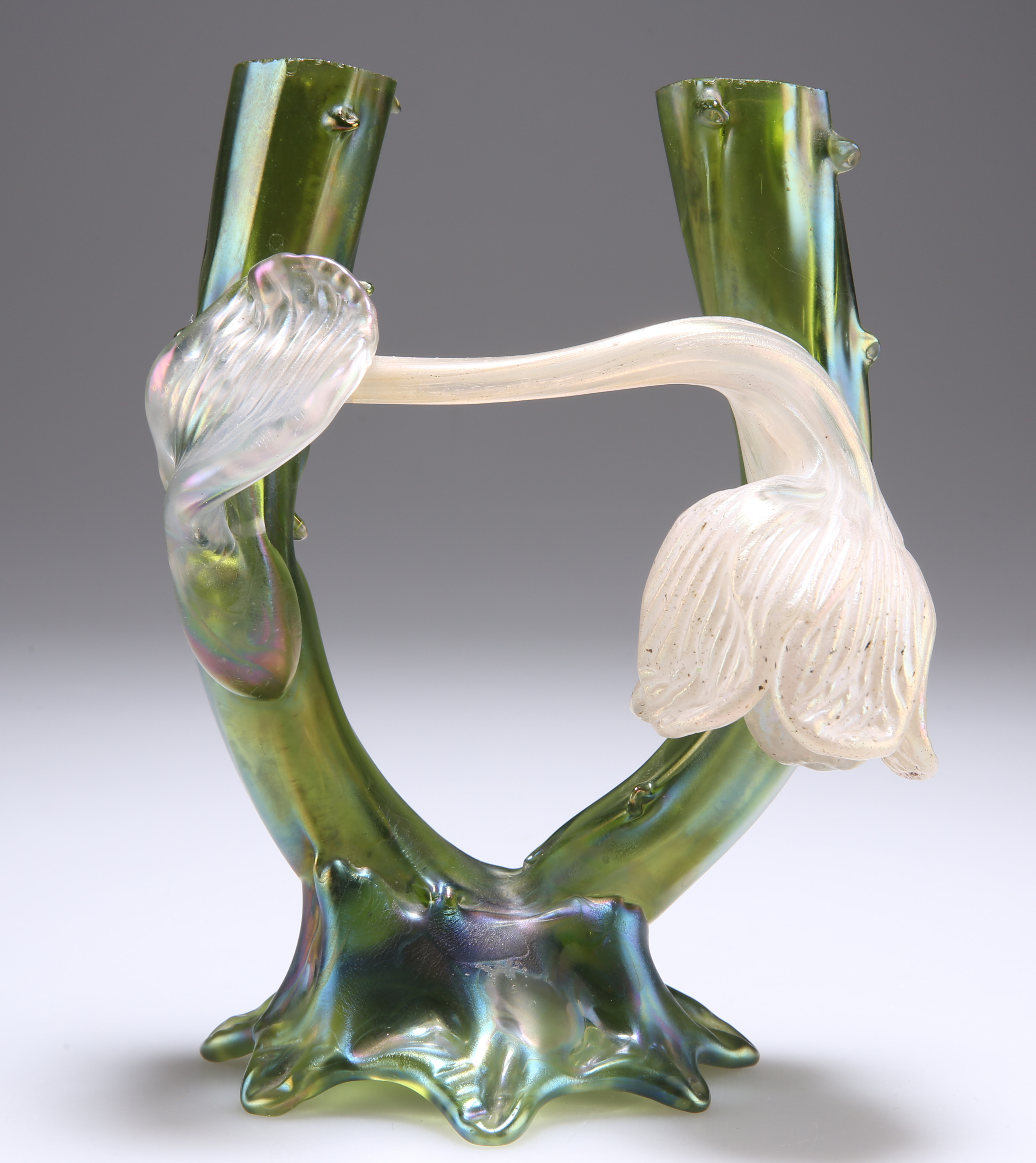 KRALIK, AN EARLY 20TH CENTURY SECESSIONIST GLASS BUD VASE