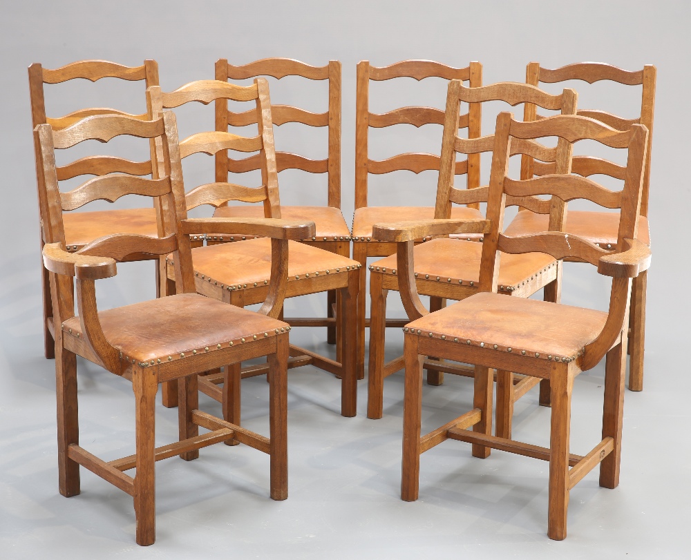 ALAN GRAINGER AN ACORNMAN OAK DINING SUITE, - Image 2 of 2