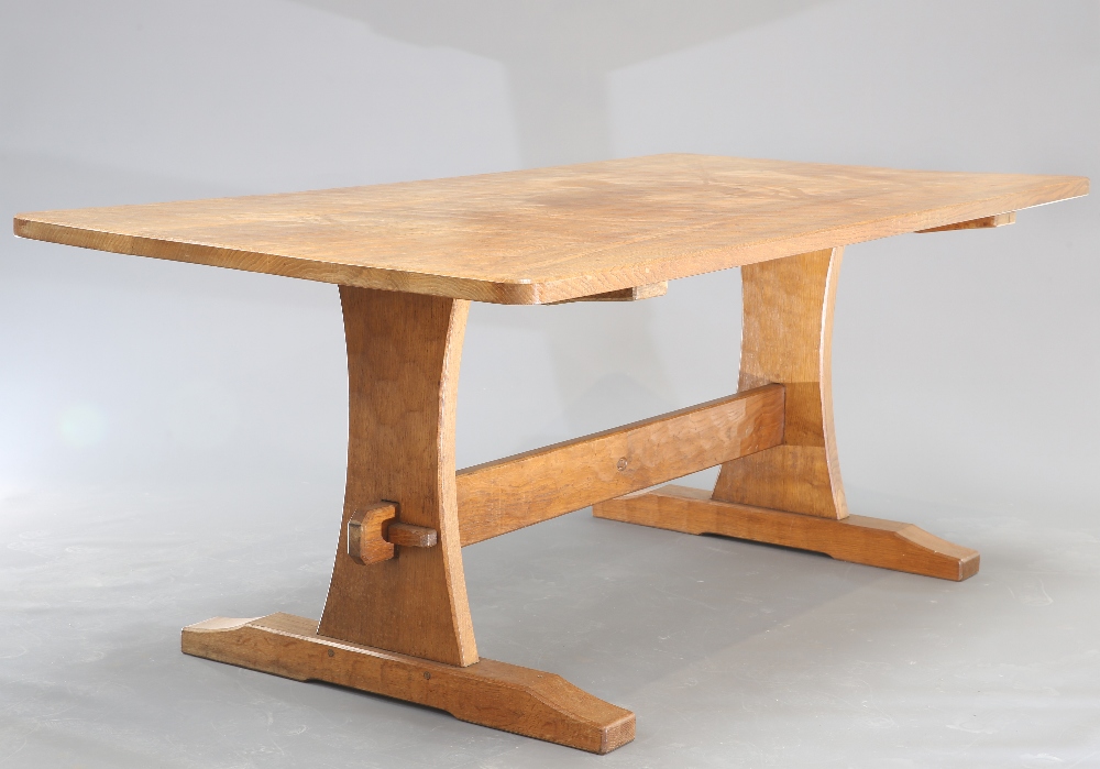 ALAN GRAINGER AN ACORNMAN OAK DINING SUITE,