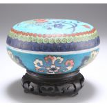 A CHINESE FAUX CLOISONNE PORCELAIN BOX AND COVER