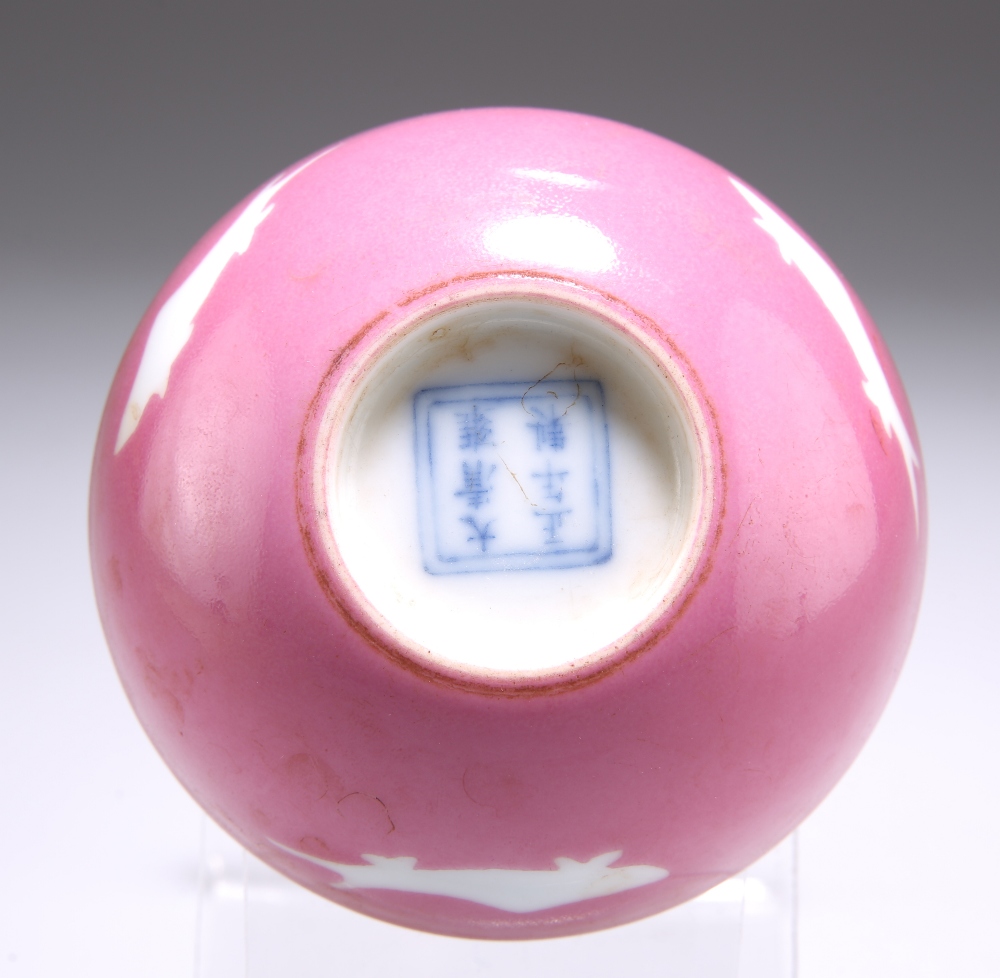 A SMALL CHINESE PORCELAIN SHALLOW BOWL - Image 3 of 3