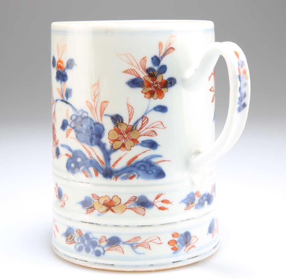 AN 18TH CENTURY CHINESE IMARI TANKARD - Image 2 of 4