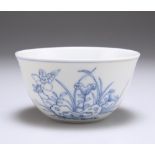 A CHINESE PORCELAIN BLUE AND WHITE CHICKEN CUP