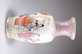 A LARGE CHINESE FAMILLE ROSE PORCELAIN VASE