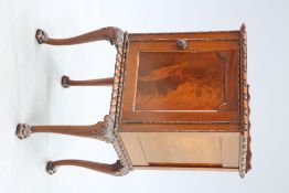 A CHIPPENDALE STYLE MAHOGANY POT CUPBOARD, EARLY 20TH CENTURY