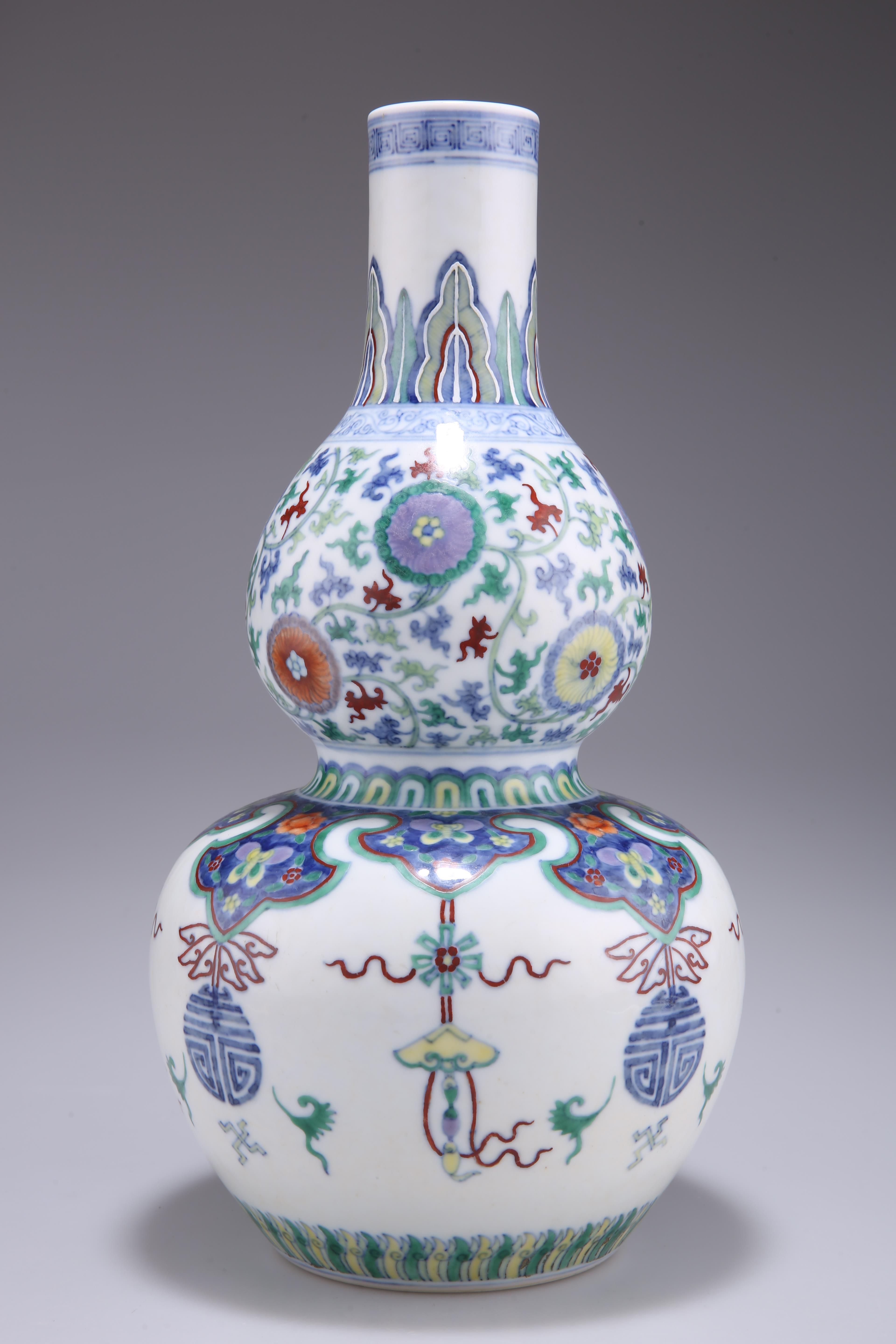 A CHINESE DOUCAI PORCELAIN DOUBLE GOURD VASE