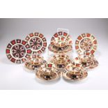 A SET OF ROYAL CROWN DERBY IMARI TEACUPS, SAUCERS AND TEA PLATES